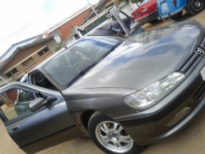 VENDS URGENT PEUGEOT 406 - Tananarive, Madagascar