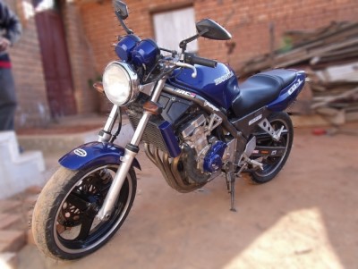HONDA 400cc A VENDRE - ANTANANARIVO, MADAGASCAR