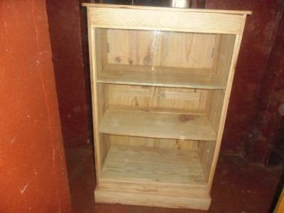 A vendre une vitrine en pin - antananarivo, madagascar