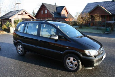 Opel Zafira de couleur noir  Image principale