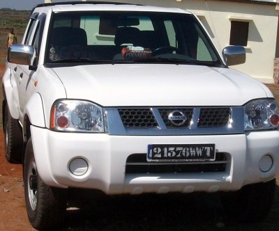 4x4 NISSAN AX NP300 AVENDRE - MAHAJANGA, MADAGASCAR