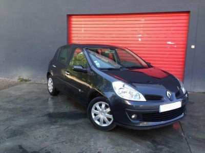 Renault Clio III 5 portes 1.5 dCi 105 Privil?ge - anta, madagascar