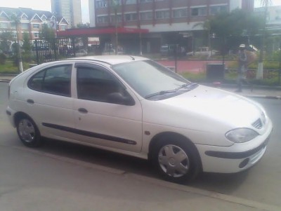 VENDS URGENT RENAULT MEGANE 1 PHASE 2 Image principale