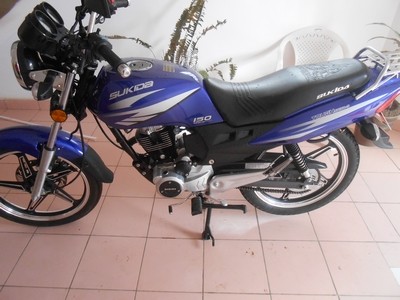 vend moto routière 150cc Miniature 1