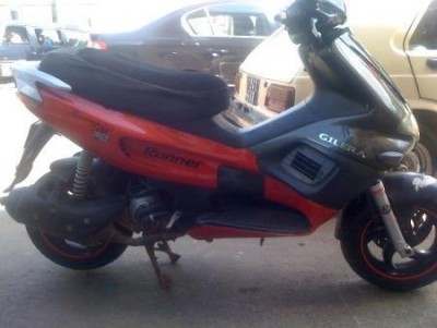 Moto gilera vxr 200 4t Miniature 1