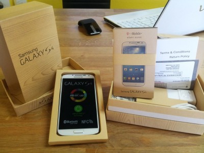 pour vente. Samsung Galaxy S4, l'iPhone d'Apple 5s Miniature 1