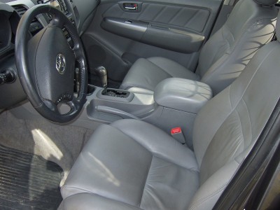 Je vends mon  Toyota Hilux 2,5 l année 2010 Miniature 1