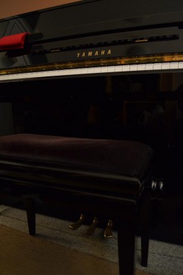 Piano Yamaha M110  Miniature 1