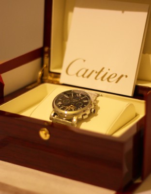 Particulier vend une belle montre Miniature 1
