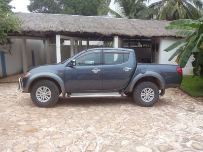 Magnifique 4x4 MITSUBISHI L 200 SPORTERO Miniature 1