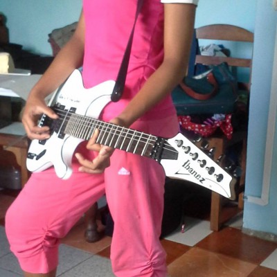 guitare et effet pro AV Miniature 1