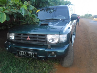 Mitsibushi pajero V46 ailes bombées Miniature 1