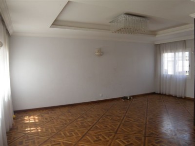 Location d’une maison F6 Ivandry Miniature 2
