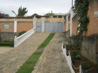 ALOUER une belle villa à étage  AMBATOMARO Miniature 2