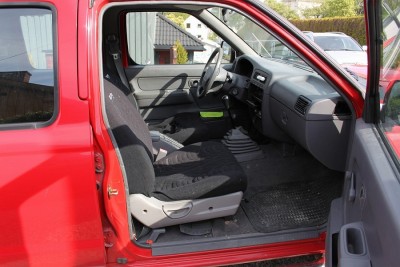 Nissan King Cab 1999, 185 000 km Miniature 2