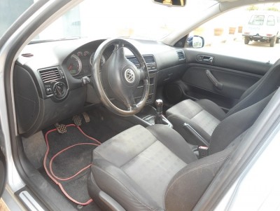 VW BORA TDI 4x4 à 6 Vitesses Miniature 2