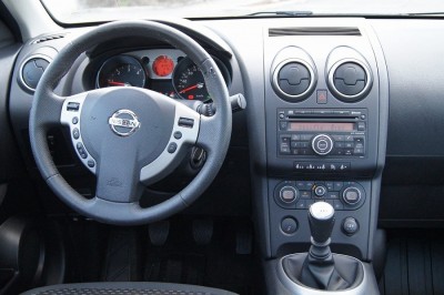 Nissan Qashqai  DCI 106 cv noir version Tekna Miniature 2