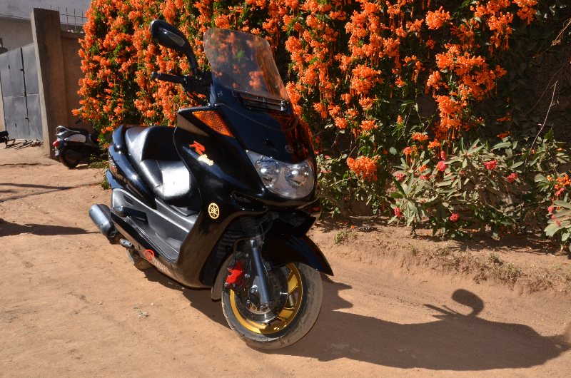 Grand scooter YAMAHA Majesty 250 Image principale