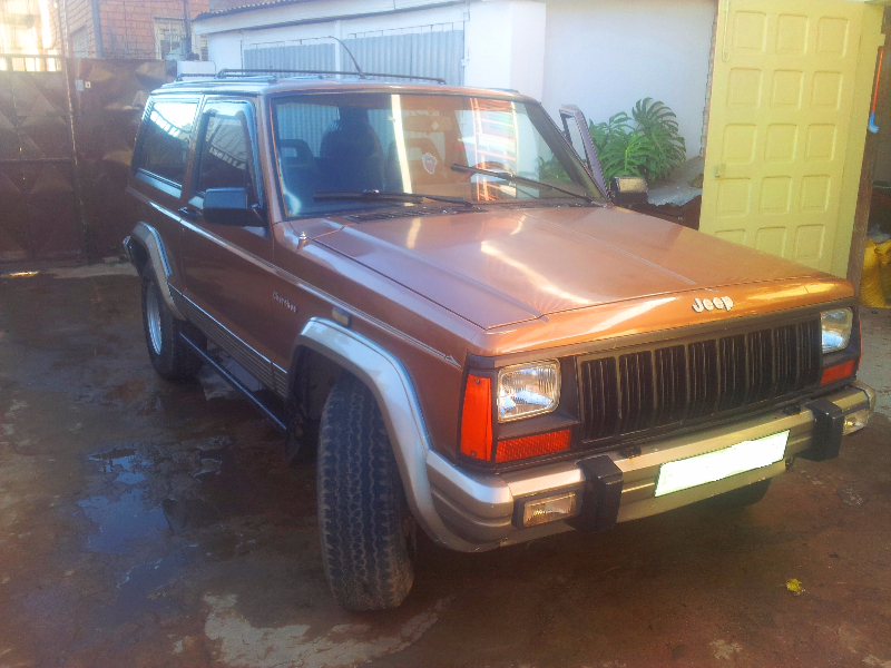 cause double emploi vend JEEP CHEROKEE 1983 Image principale
