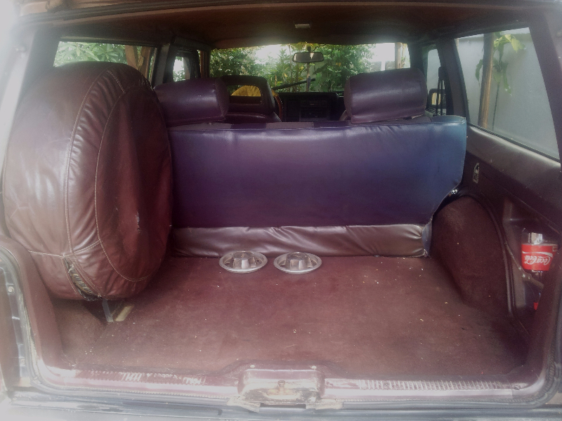 cause double emploi vend JEEP CHEROKEE 1983 Miniature 3