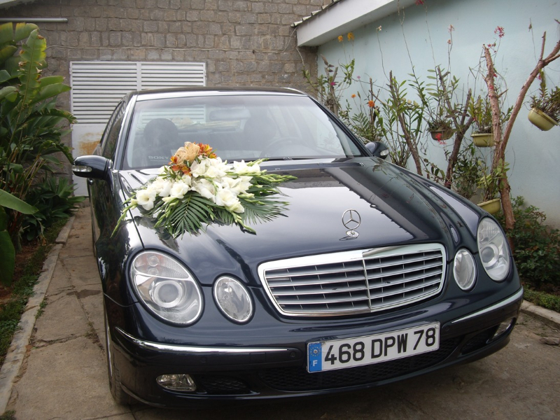 DREAM S CAR :location tete de cortegeMERCEDES E270 Miniature 2