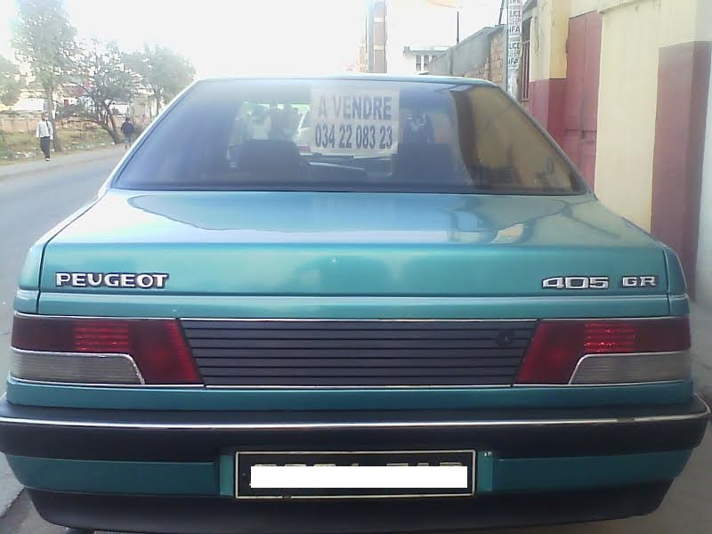 VENDS URGENT PEUGEOT 405 GR INTERMEDIAIRE  Miniature 1