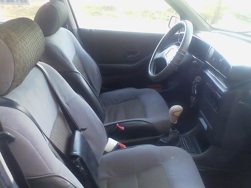 VENDS URGENT PEUGEOT 405 GR INTERMEDIAIRE  Miniature 2