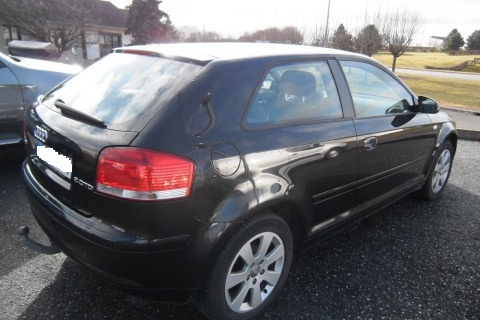 Audi A3 2.0L TDI 140CV AMBIENTE S-TRONIC Miniature 2