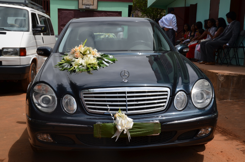 DREAM S CAR :location tete de cortegeMERCEDES E270 Miniature 3