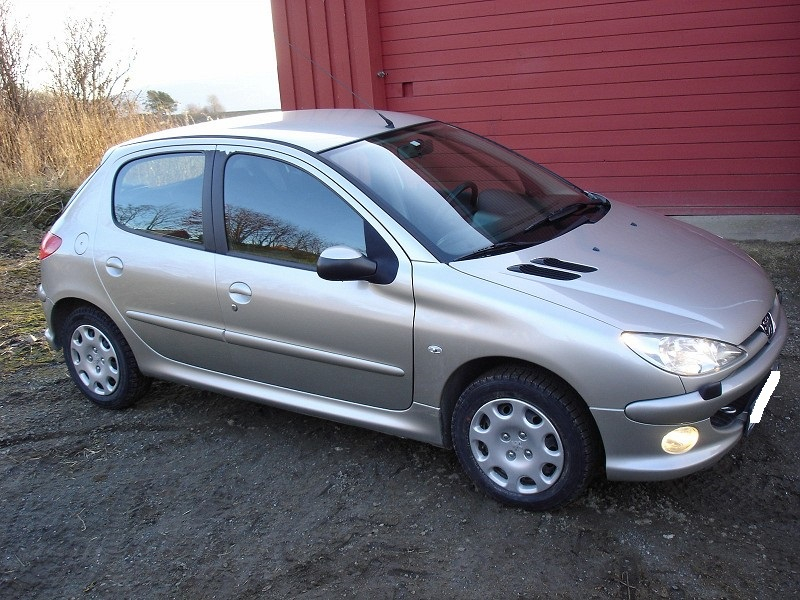 Peugeot 206 1.4L hdi année 2005 - Antananarivo, madagascar 