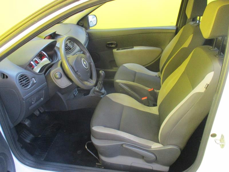 Renault Clio Clio Iii Ste Air Dci70 3P - Tana, Madagascar