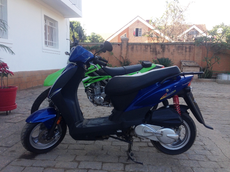 Vends scooter Kymco Agility 125 Miniature 1