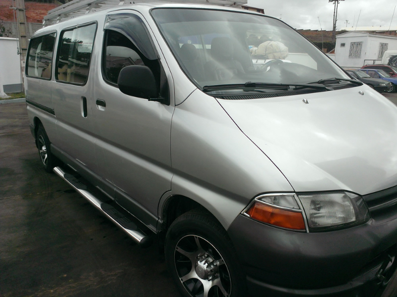à vendre : toyota hiace megane - tana, mada