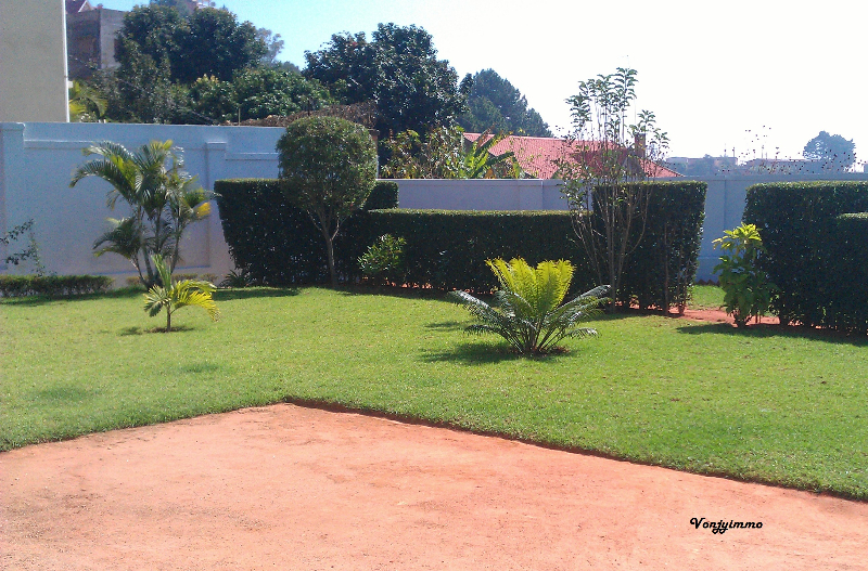 Villa à étage récemment bâtie à Ambatobe de type f5  - Tananarive, Madagascar