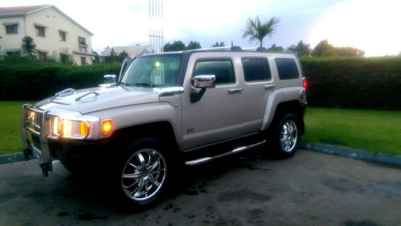 Hummer H3 et Mercedes ML 500 v8 AMG  - Antananarivo, Madagascar