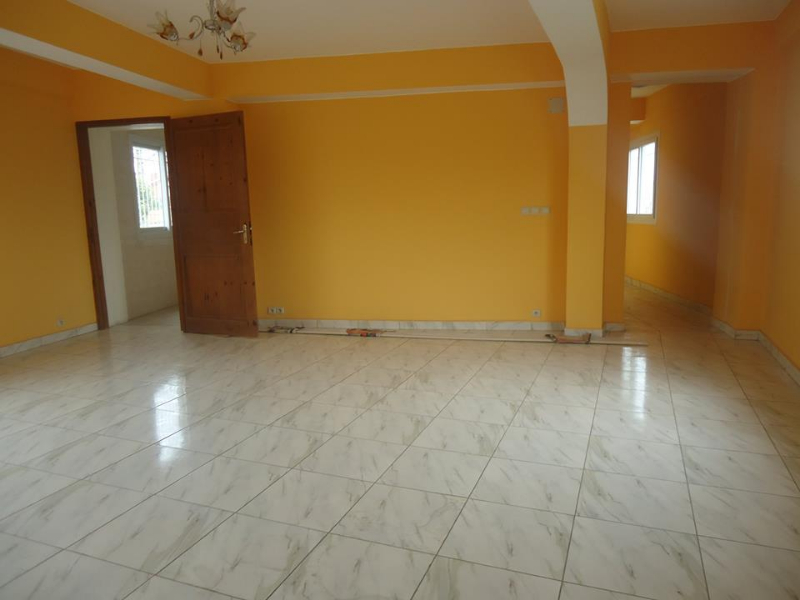 Tsimbazaza: spacieux appartement T3 à louer - Antananarivo, Madagascar