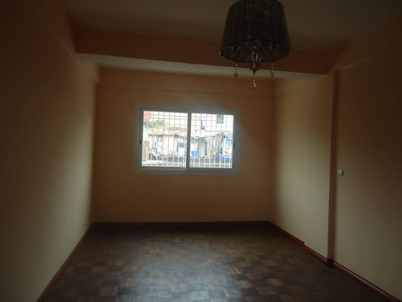 Tsimbazaza: spacieux appartement T3 à louer Miniature 1