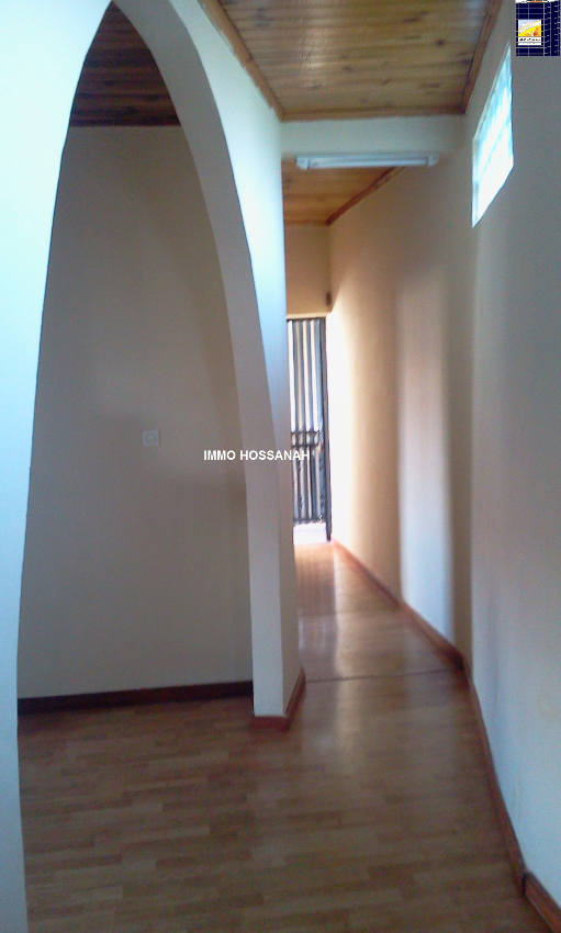  APPARTEMENT T3 CONFORT A LOUER A ANTSAKAVIRO Réf: LA 70155 Miniature 2