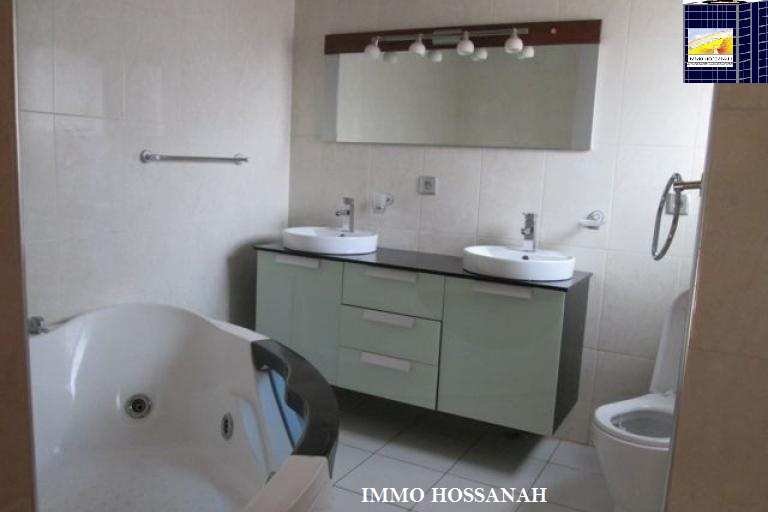 APPARTEMENT T3 DE HAUT STANDING CONFORT A LOUER A AMPANDRANA Réf: LA 70259 Miniature 1