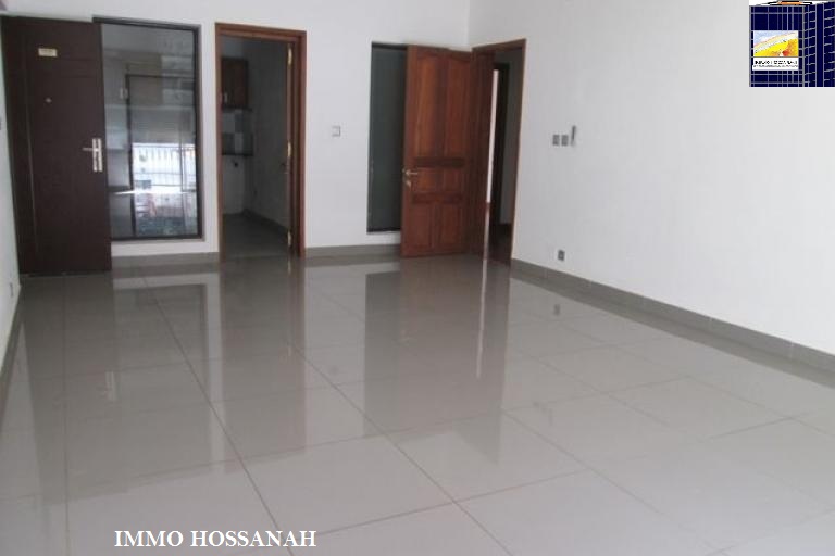 APPARTEMENT T3 DE HAUT STANDING CONFORT A LOUER A AMPANDRANA Réf: LA 70259 Miniature 3