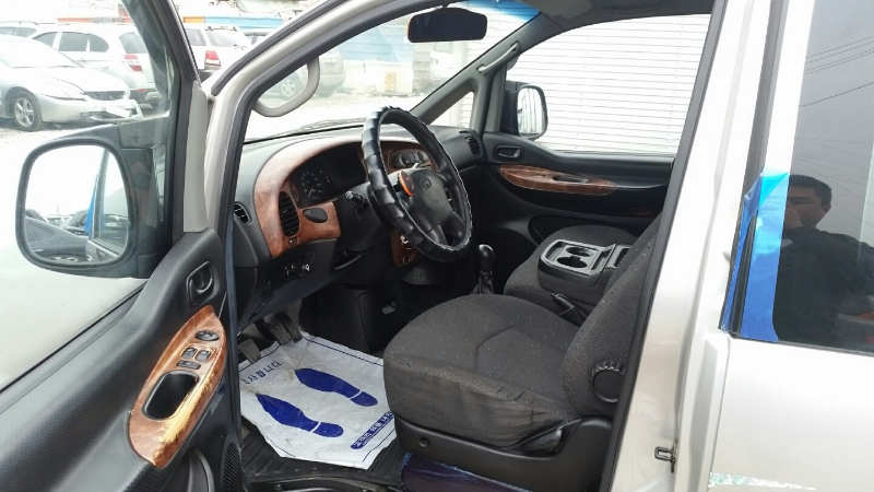 Vend HYUNDAI STAREX 4x2 , SVX Miniature 2