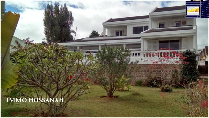 VILLA F5 DE STANDING A LOUER A AMBOHIBAO Réf:LV1201589 Miniature 1