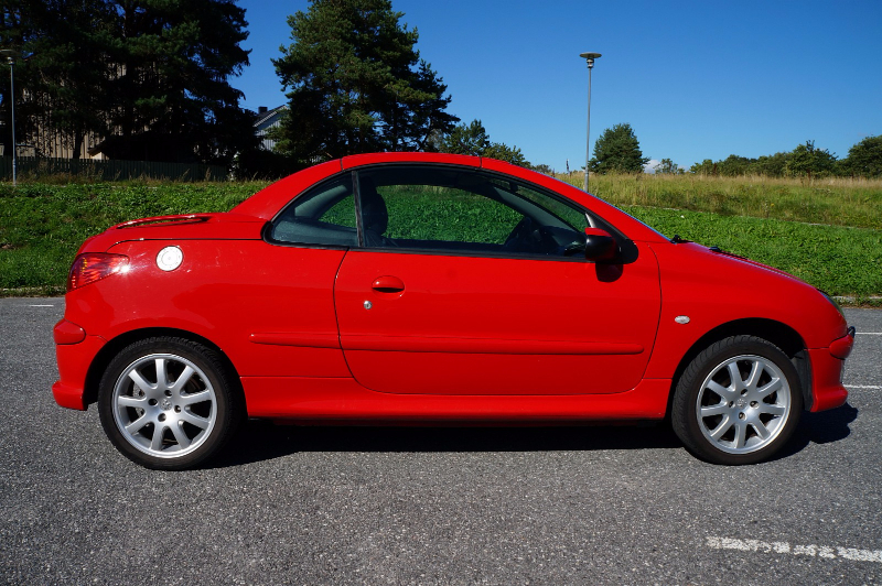 Peugeot 206 CC 1,6 2004, 121100 km Miniature 1