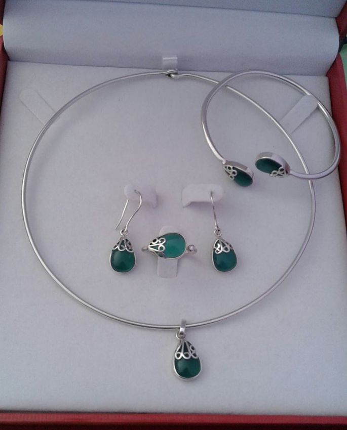 Des bijoux en argent et en or Miniature 3