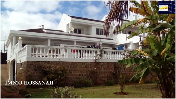 VILLA F5 DE STANDING A LOUER A AMBOHIBAO Réf:LV1201589 Miniature 1