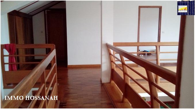 VILLA F5 DE STANDING A LOUER A AMBOHIBAO Réf:LV1201589 Miniature 3