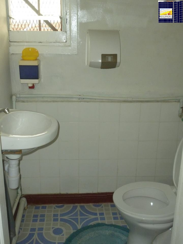 APPARTEMENT  CONFORT  MEUBLE A LOUER A ANTSAHAVOLA  Réf:LSM3010979 Miniature 3