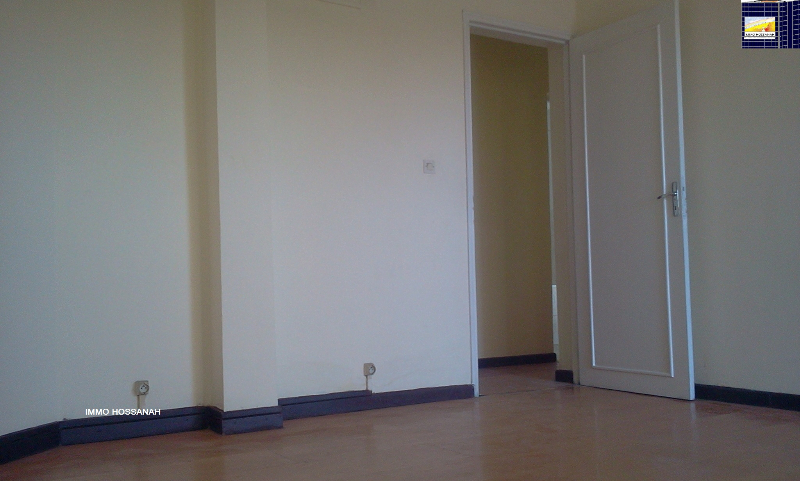 APPARTEMENT T4 CONFORT  A LOUER A ANALAMAHINTSY Réf:LAM301078 Miniature 1