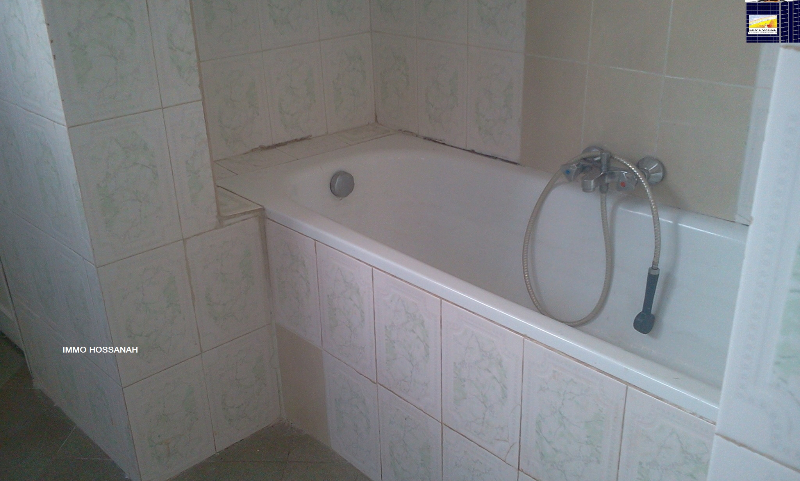 APPARTEMENT T4 CONFORT  A LOUER A ANALAMAHINTSY Réf:LAM301078 Miniature 3