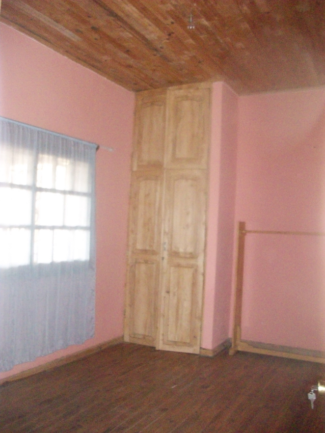 VILLA BASSE 4PIECES A LOUER A AMBATOBE Miniature 1